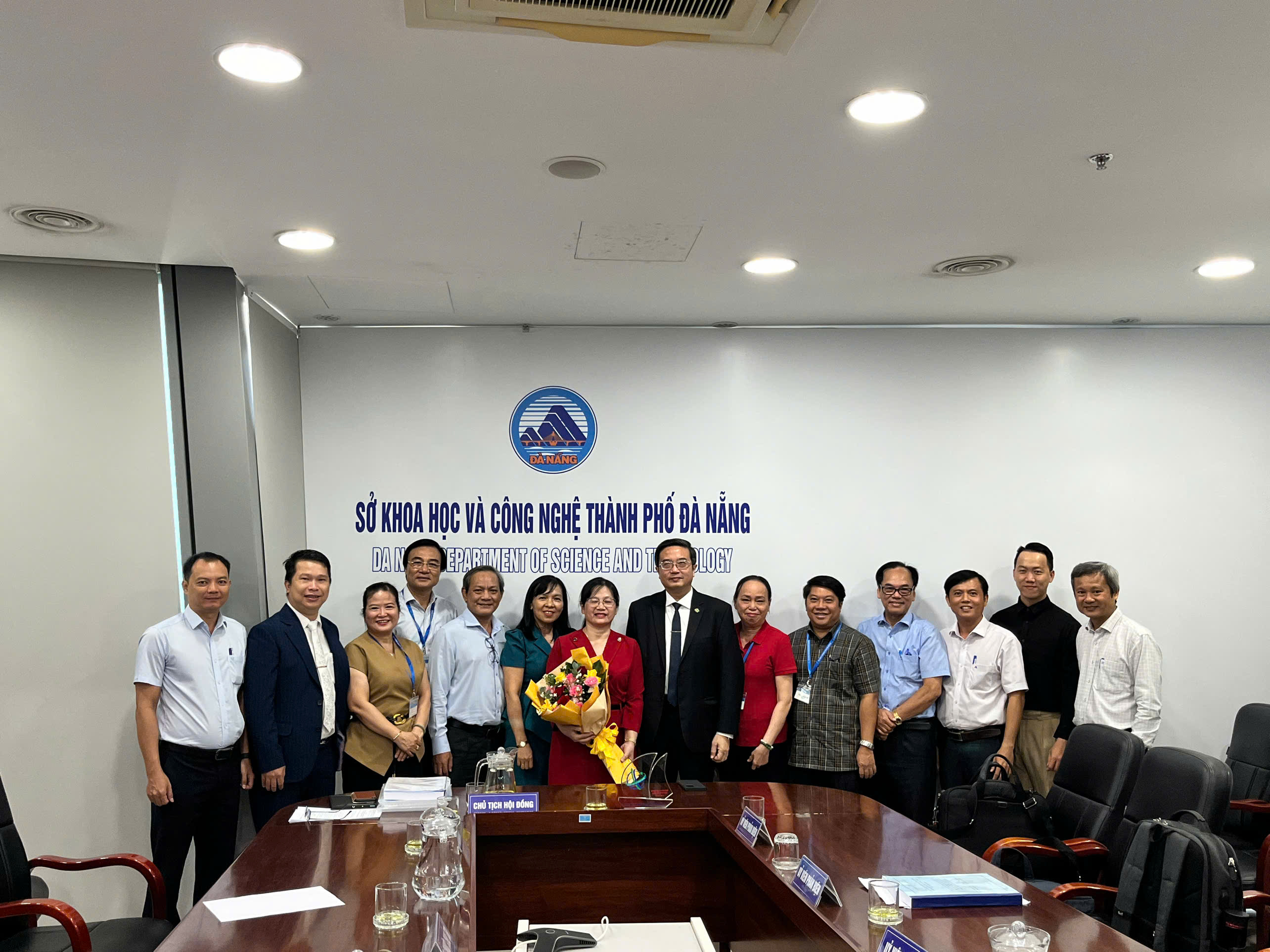 Da Nang Department of Science and Technology Reviews City-Level Scientific Research Project by Da Nang University of Medical Technology and Pharmacy
